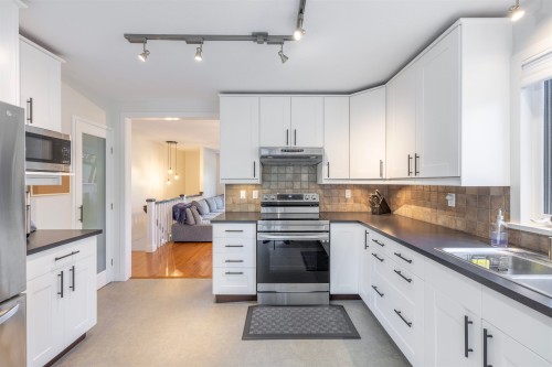 20978 92 Avenue, Langley, BC - Indoor Photo Showing Kitchen