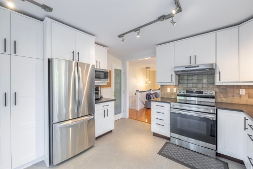20978 92 Avenue, Langley, BC - Indoor Photo Showing Kitchen