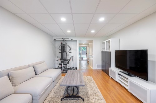 20978 92 Avenue, Langley, BC - Indoor Photo Showing Living Room