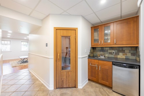 20978 92 Avenue, Langley, BC - Indoor Photo Showing Kitchen