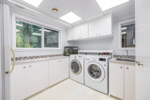 20978 92 Avenue, Langley, BC - Indoor Photo Showing Laundry Room