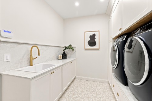 4509 Southridge Crescent, Langley, BC - Indoor Photo Showing Laundry Room