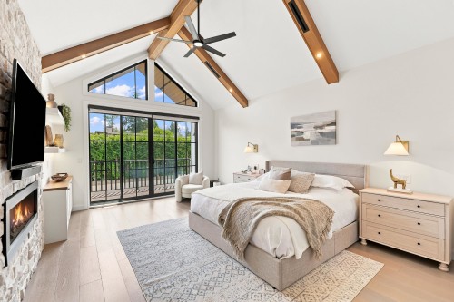 4509 Southridge Crescent, Langley, BC - Indoor Photo Showing Bedroom