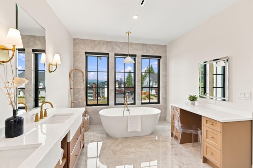 4509 Southridge Crescent, Langley, BC - Indoor Photo Showing Bathroom