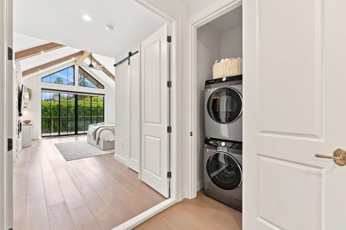 4509 Southridge Crescent, Langley, BC - Indoor Photo Showing Laundry Room