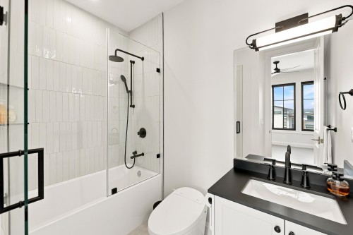4509 Southridge Crescent, Langley, BC - Indoor Photo Showing Bathroom