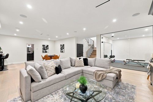 4509 Southridge Crescent, Langley, BC - Indoor Photo Showing Living Room