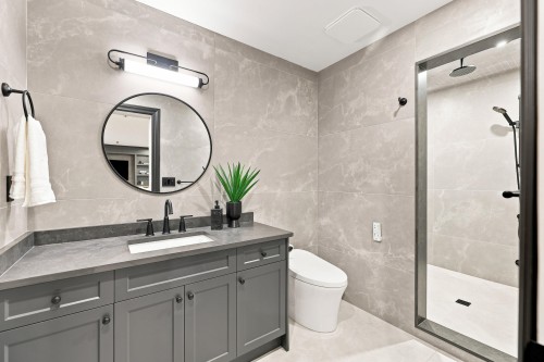 4509 Southridge Crescent, Langley, BC - Indoor Photo Showing Bathroom