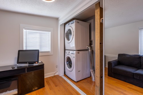 2164 Opal Place, Abbotsford, BC - Indoor Photo Showing Laundry Room