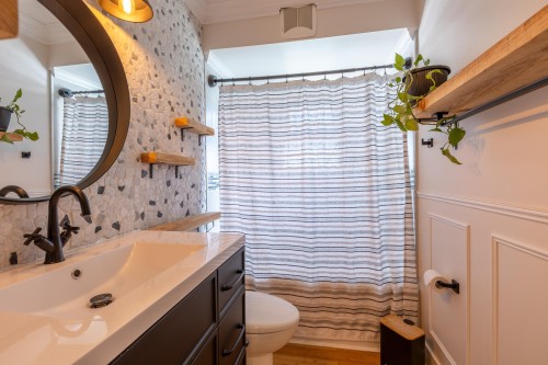 2164 Opal Place, Abbotsford, BC - Indoor Photo Showing Bathroom