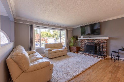 2164 Opal Place, Abbotsford, BC - Indoor Photo Showing Living Room With Fireplace