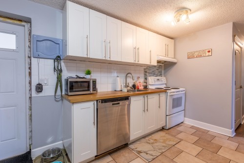 2164 Opal Place, Abbotsford, BC - Indoor Photo Showing Kitchen