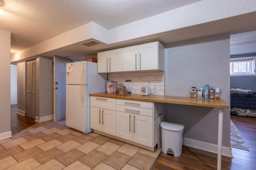 2164 Opal Place, Abbotsford, BC - Indoor Photo Showing Kitchen