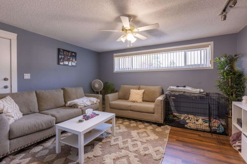 2164 Opal Place, Abbotsford, BC - Indoor Photo Showing Living Room