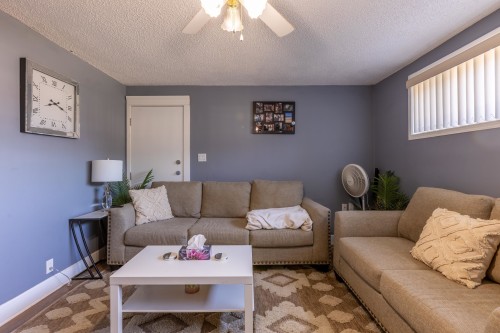 2164 Opal Place, Abbotsford, BC - Indoor Photo Showing Living Room