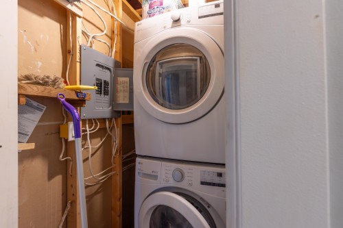 2164 Opal Place, Abbotsford, BC - Indoor Photo Showing Laundry Room