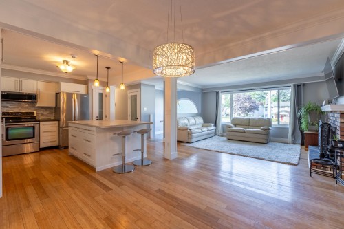 2164 Opal Place, Abbotsford, BC - Indoor Photo Showing Kitchen