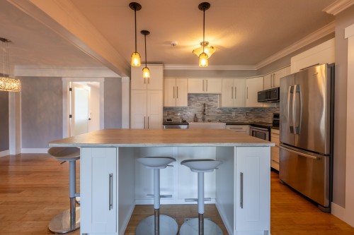 2164 Opal Place, Abbotsford, BC - Indoor Photo Showing Kitchen