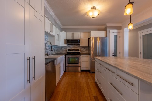 2164 Opal Place, Abbotsford, BC - Indoor Photo Showing Kitchen