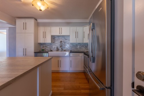 2164 Opal Place, Abbotsford, BC - Indoor Photo Showing Kitchen