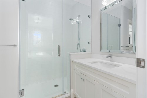 16539 29A Avenue, Surrey, BC - Indoor Photo Showing Bathroom