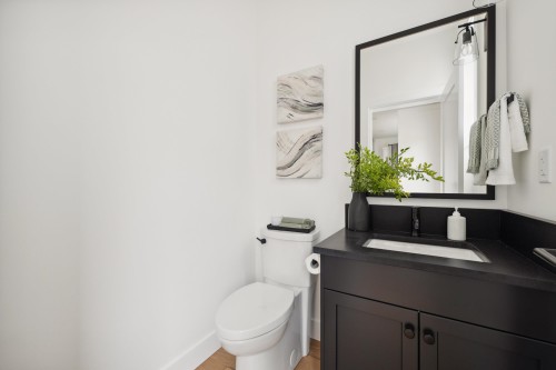 2473 Beck Road, Abbotsford, BC - Indoor Photo Showing Bathroom