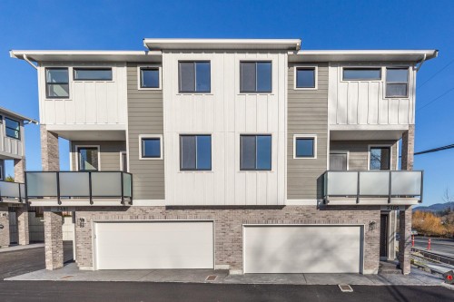2473 Beck Road, Abbotsford, BC -  With Facade