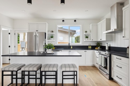 2473 Beck Road, Abbotsford, BC - Indoor Photo Showing Kitchen With Double Sink