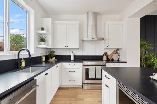 2473 Beck Road, Abbotsford, BC - Indoor Photo Showing Kitchen