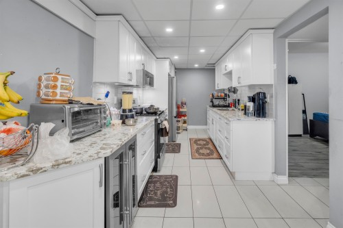 14115 110 Avenue, Surrey, BC - Indoor Photo Showing Kitchen