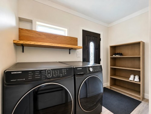 14115 110 Avenue, Surrey, BC - Indoor Photo Showing Laundry Room