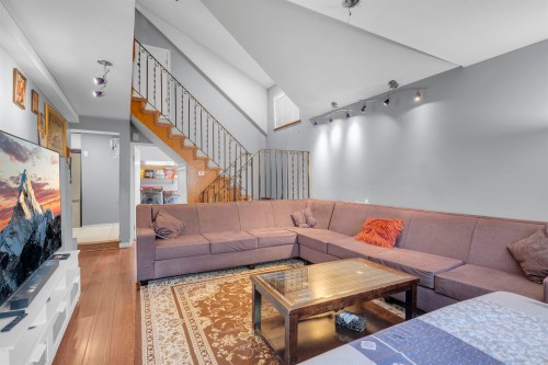 14115 110 Avenue, Surrey, BC - Indoor Photo Showing Living Room