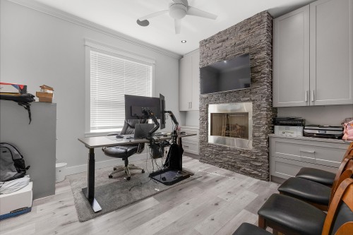 18585 56 Avenue, Surrey, BC - Indoor Photo Showing Office