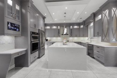 18585 56 Avenue, Surrey, BC - Indoor Photo Showing Kitchen With Upgraded Kitchen