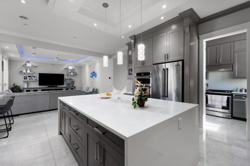 18585 56 Avenue, Surrey, BC - Indoor Photo Showing Kitchen With Upgraded Kitchen