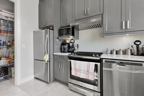 18585 56 Avenue, Surrey, BC - Indoor Photo Showing Kitchen