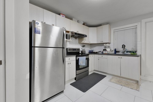 18585 56 Avenue, Surrey, BC - Indoor Photo Showing Kitchen