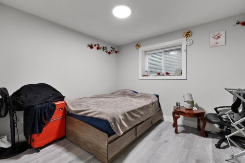 18585 56 Avenue, Surrey, BC - Indoor Photo Showing Bedroom