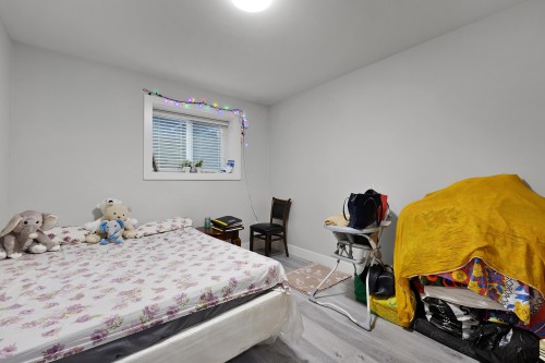 18585 56 Avenue, Surrey, BC - Indoor Photo Showing Bedroom