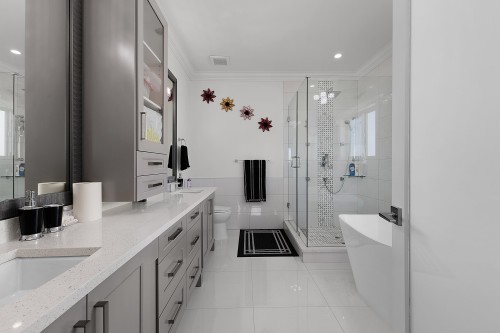 18585 56 Avenue, Surrey, BC - Indoor Photo Showing Bathroom