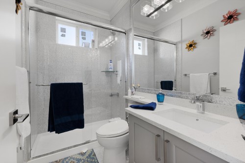 18585 56 Avenue, Surrey, BC - Indoor Photo Showing Bathroom
