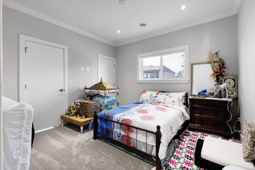 18585 56 Avenue, Surrey, BC - Indoor Photo Showing Bedroom