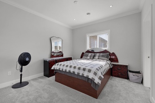 18585 56 Avenue, Surrey, BC - Indoor Photo Showing Bedroom