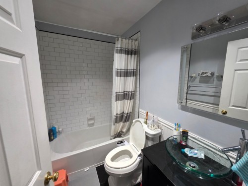 15580 20 Avenue, Surrey, BC - Indoor Photo Showing Bathroom