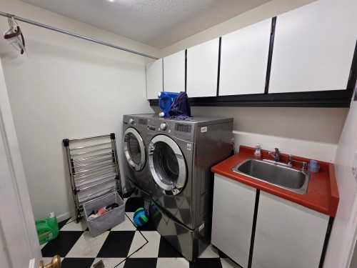 15580 20 Avenue, Surrey, BC - Indoor Photo Showing Laundry Room