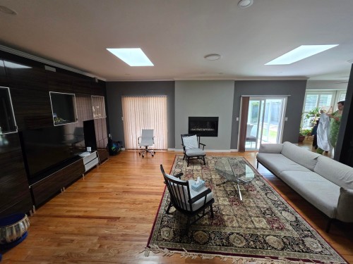 15580 20 Avenue, Surrey, BC - Indoor Photo Showing Living Room With Fireplace