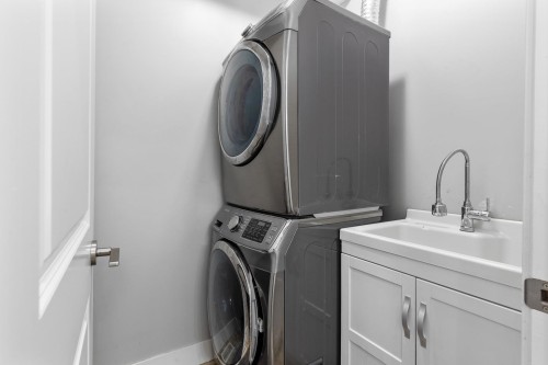 33067 6Th Avenue, Mission, BC - Indoor Photo Showing Laundry Room