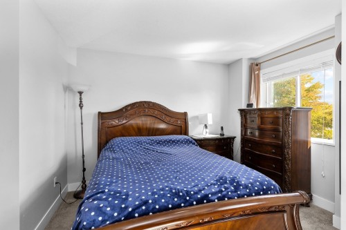 33067 6Th Avenue, Mission, BC - Indoor Photo Showing Bedroom
