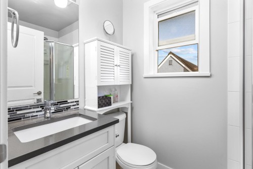 33067 6Th Avenue, Mission, BC - Indoor Photo Showing Bathroom