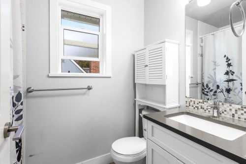 33067 6Th Avenue, Mission, BC - Indoor Photo Showing Bathroom
